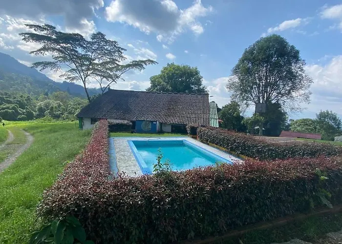 Confortable Cabana Para Que Disfrute Con Su Pareja